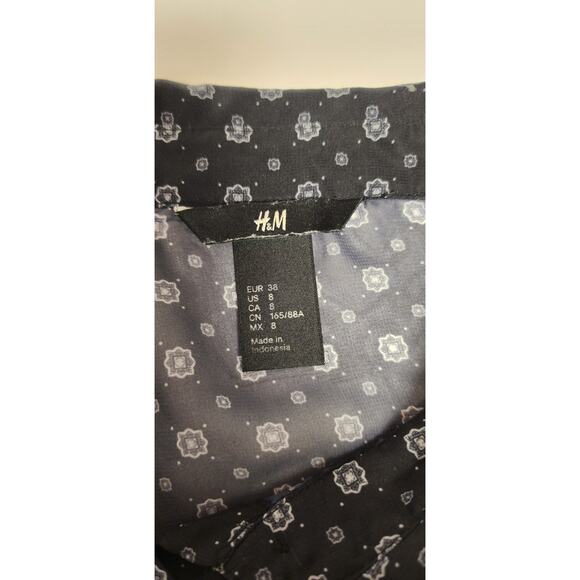 H&M Women Sleeveless Button Front Floral Sheer Blouse Size 8 Color Multi Black - Picture 5 of 6